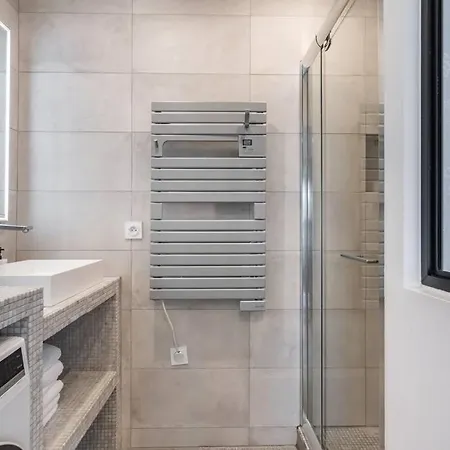 Renovated Close To Opera Apartment